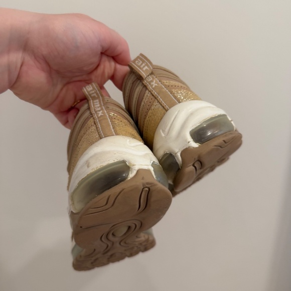 Gold Nike Air Max size 8 - Picture 3 of 4